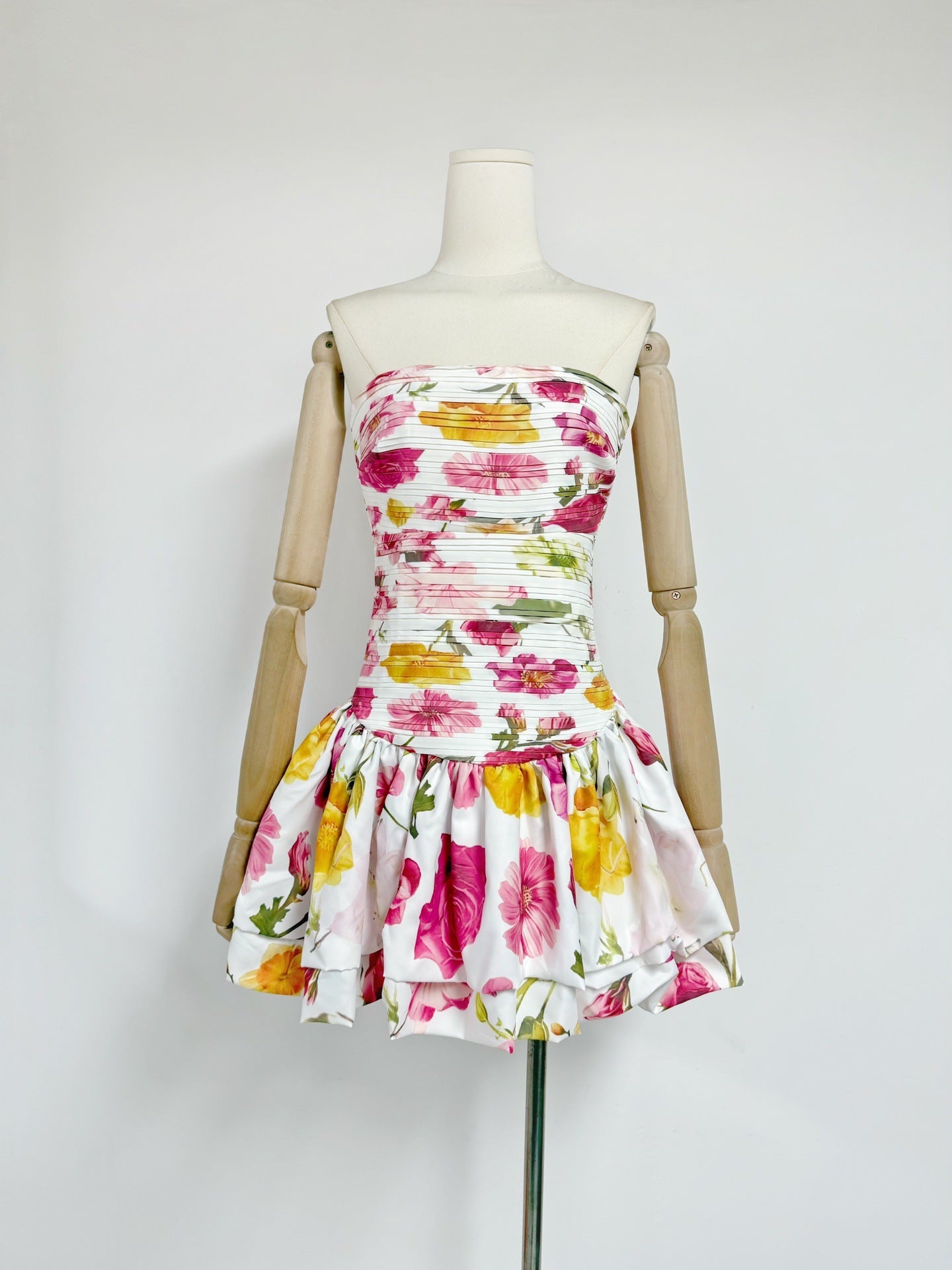 New Style Strapless Pleated Playful Short Dress For Women